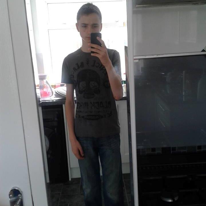 r3mmington16's profile picture. Gamer - I have Facebook - And Follow me I will Follow You Back