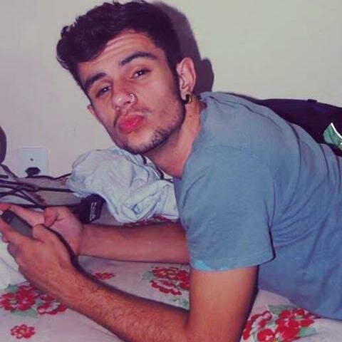Príncipe, Atleta, 18anos, Aquariano, Amo Musica, Dançar e no maais Descubram haha..    Não importa qual seja a verdade, as pessoas vêem o que querem ver.