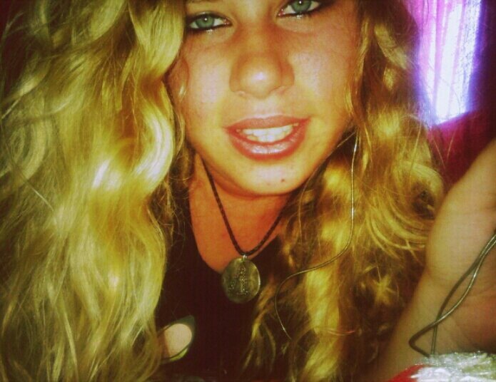 rubia, guapa, y sobre todo simpatica, amiga de mis amigos y siemolpre fiel,  no jueges cnmigo q acabo jugando mjr q tu   16.   (18-8-97)