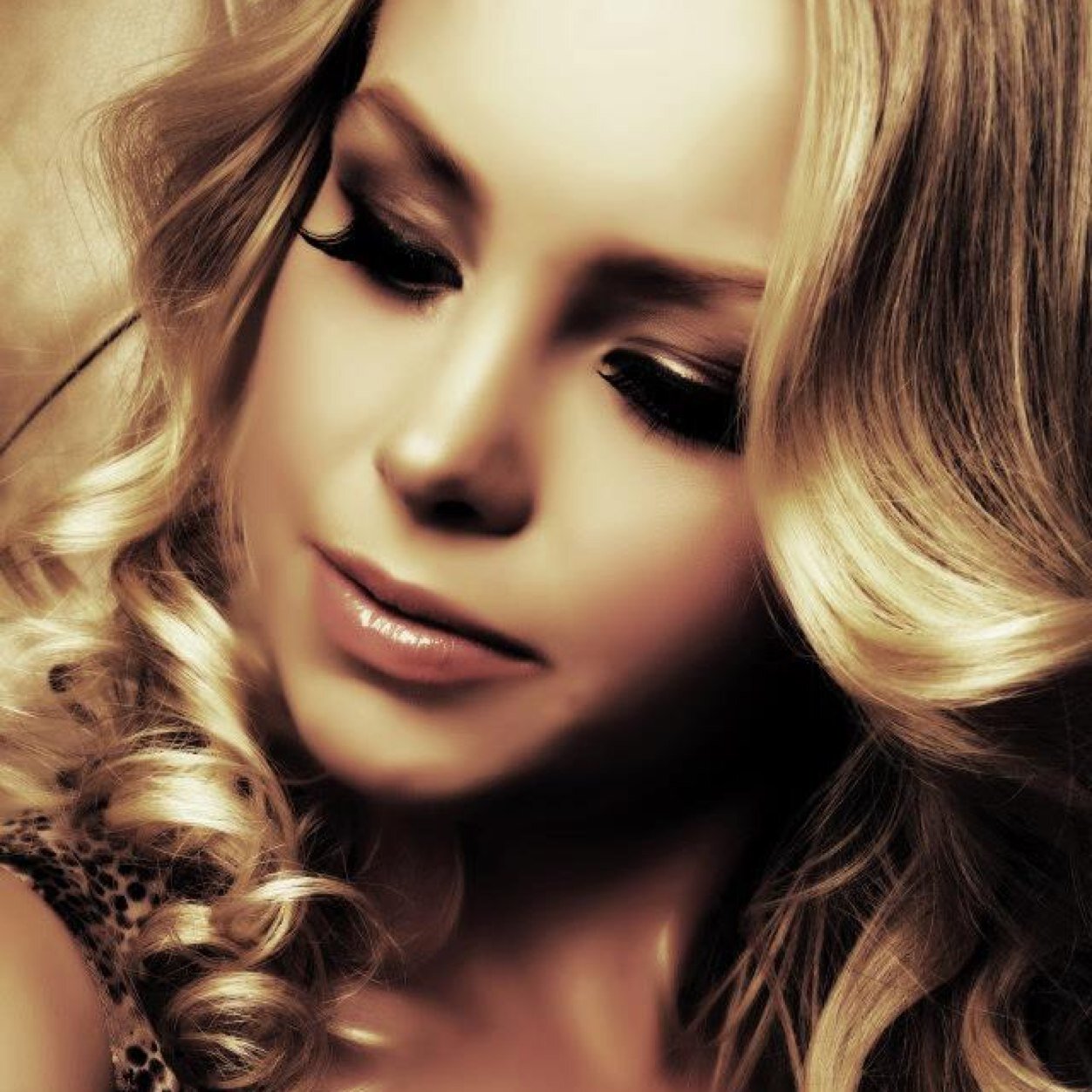 Candice Mariah Rose                               Part time beautition - Part time model