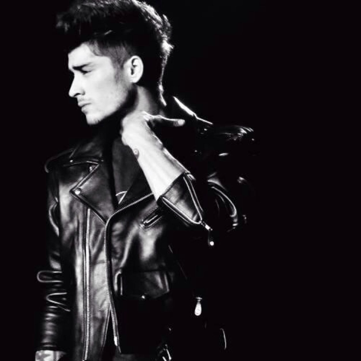 @wifirockmezayn gave this free follow. Go follow her+ask for a fb or loose this follow :(