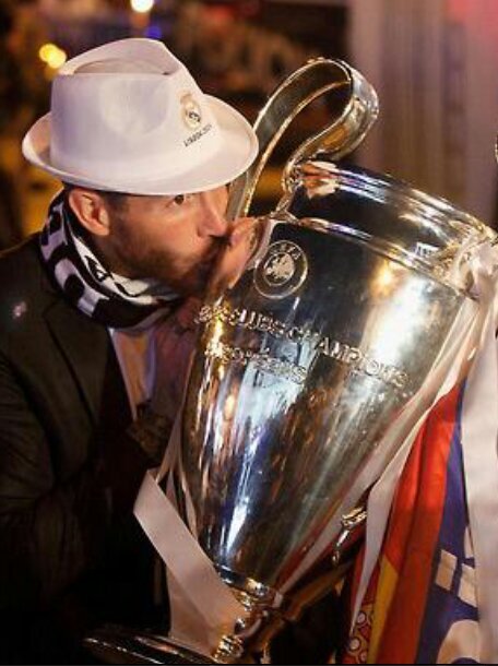 Real Madrid. José Callejón, un gran jugador, él es madridismo! Yo no soy Callejón! Su cuenta oficial es @J21Calleti followed me 25/12/12 Gracias!  #HALAMADRID