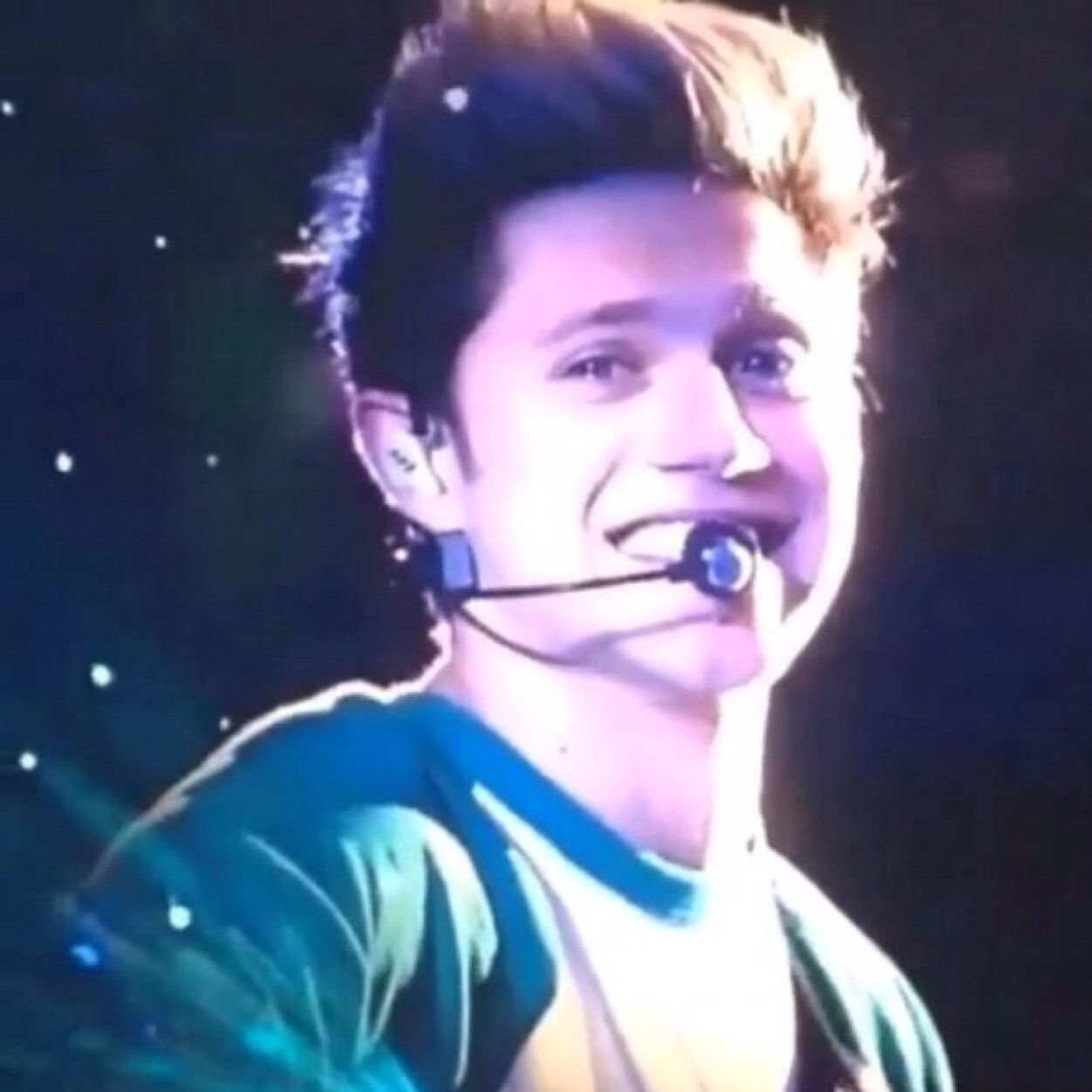 Follow @mcniallnuggets bc she gave you a free follow and would love some new mutuals to talk to
