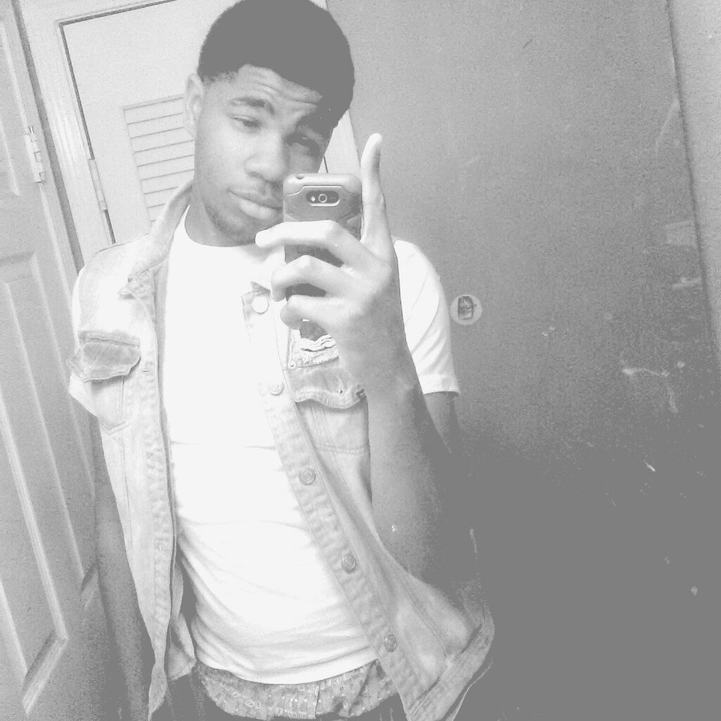 #Fuck A Bitch 
I Do this For My Mama And My Suh 
#Ball Is Life 
Money Is what I Chase Love Is just there For The Time... #follow me and I follow back