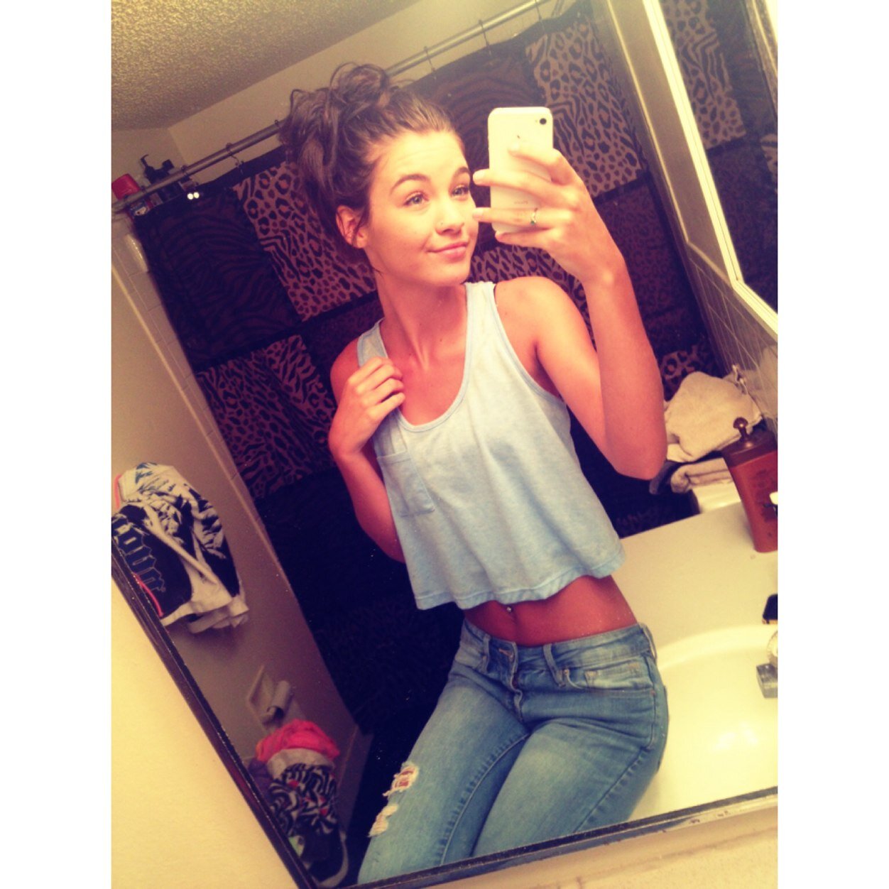 airdnaxella's profile picture. made ya look