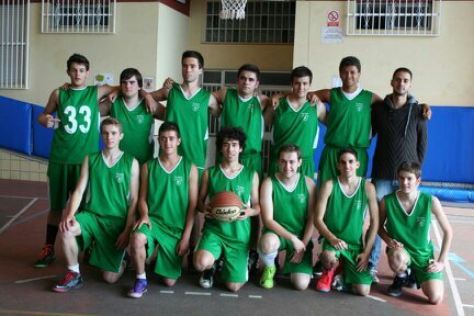Ingeniería de la energía, baloncesto en los Sauces,NBA,  ponerle pegas a todo y poco más.
La vida es demasiado comercial.
Cambio la bio por el puto Davo