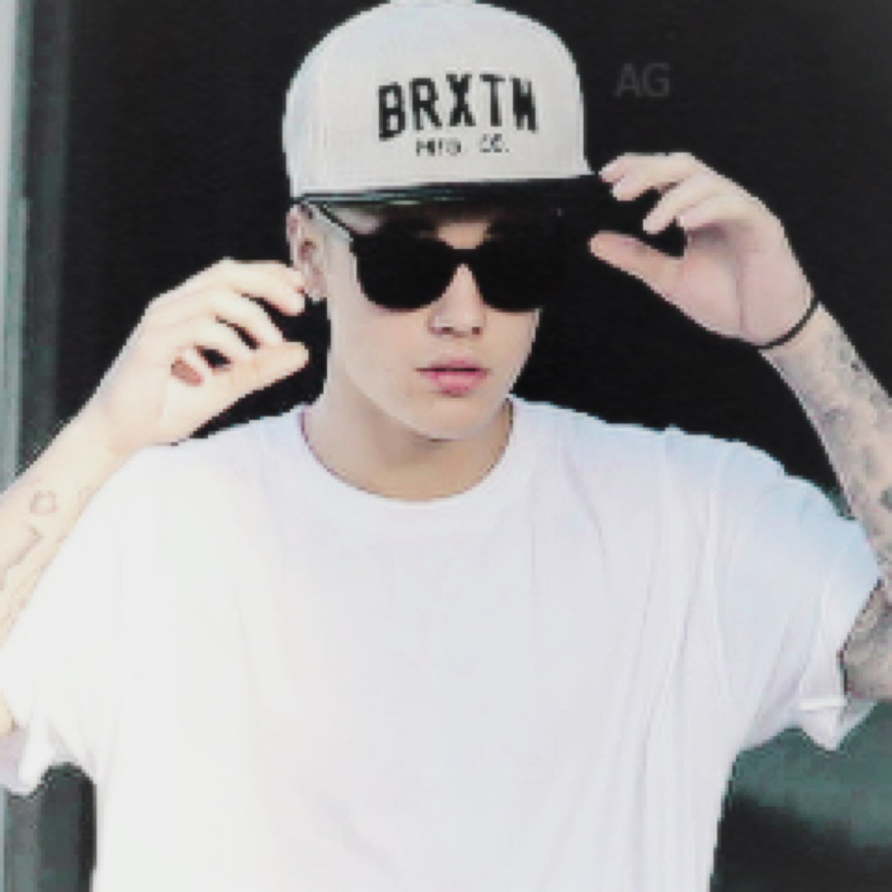 Quando minha ausência doer muito, olhe as estrelas eu estarei na mais brilhante, brilhando por você.- Justin Bieber Since:03/10/2012