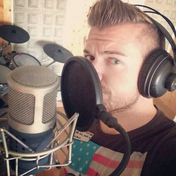 Apoyando a @DavidPopMusic , un artista enorme que lucha por sus sueños.