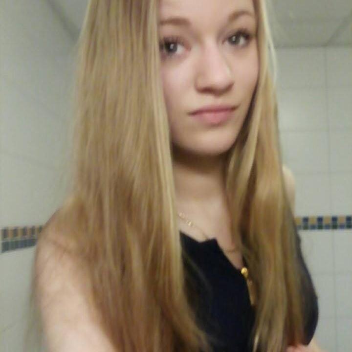 Maaike - 18 jaar  - facebook zoek maar- Ommen