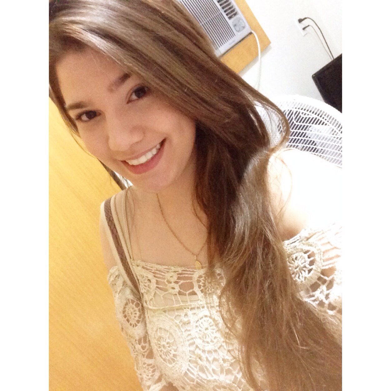 Seja Feliz do jeito que você é, não mude sua rotina pelo o que os outros exigem de você, simplesmente viva de acordo com o seu modo de viver.