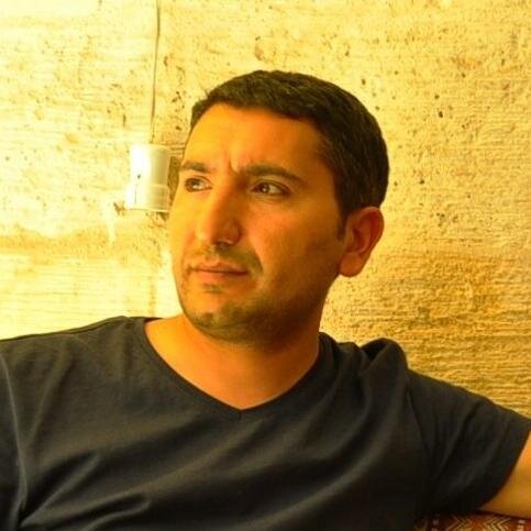 Acı diner, gözyaşı da. Özlem bile azalabilir de bir tek anılar mı kalır yerli yerinde?
Aşamıyorum Ahmet. Yokluğuna alışamıyorum. 
#AhmetOrtakDavamız
#VivaMattia