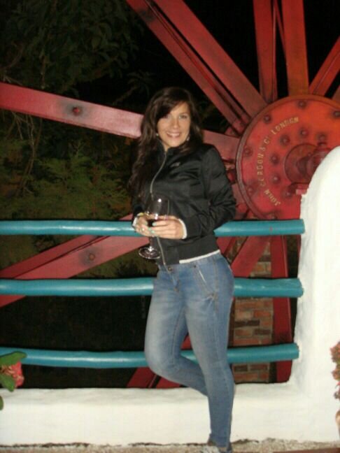 MARIEVILORIA's profile picture. Guara independiente y aventurera. Montada en el autobus.. Idealista y de valores. Feliz ante todo. Full deportista, asi soy yo!