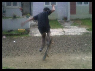 skatebording||Tempat tanggal lahir:bogor 03,10,2000