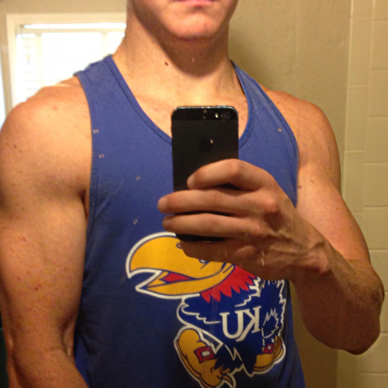 Fun loving frat guy-Balancing school and building my dream body. Avi is me