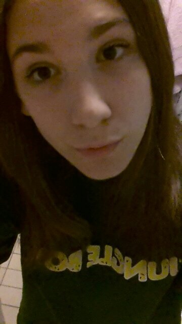 I can't really figure out what to type here...x follow and i'll follow back :D x