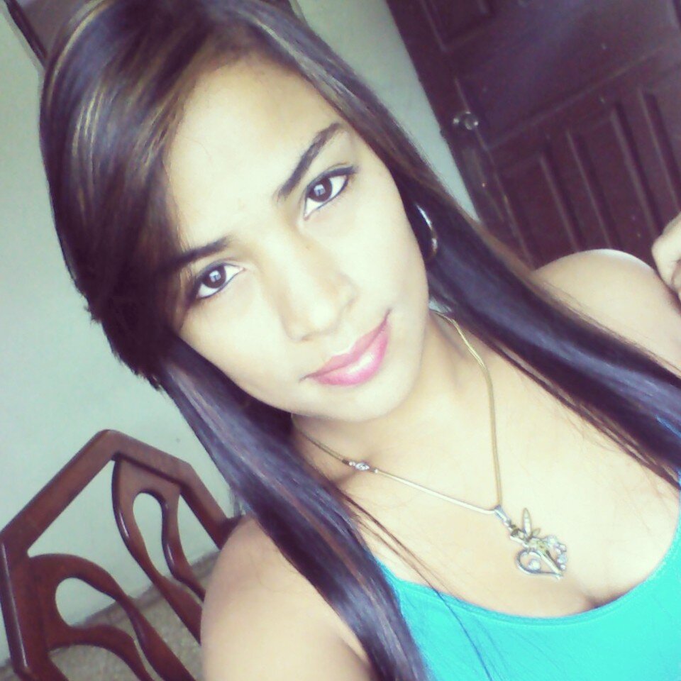 me considero una persona amistosa, humilde, simpatica, divertida, etc.... ah y por supuesto tambien me considero una personaa bellaa.. :D