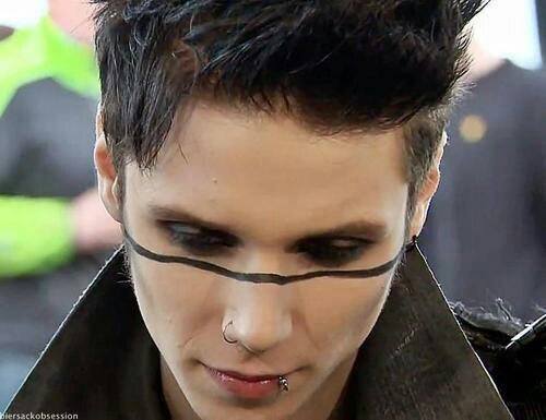 lisahoran22's profile picture. A fangirls crazy fandom♡
•BVB Army
•Directioner
•Otaku
•Potterhead