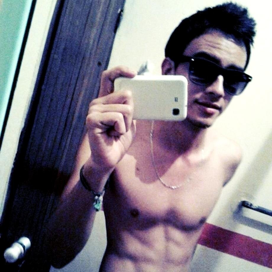 soy un chavo buena ondaaa, experto en pizzas, amante de la adrenalina yeah!.