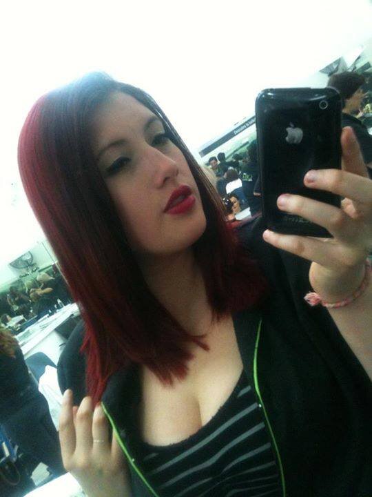 una chica que ama actuar componer y cantar 3 agrégueme a Facebook-