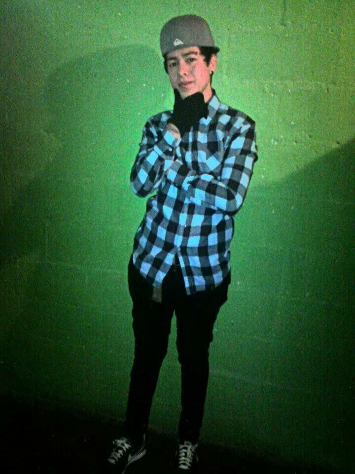 Soy DJ mee gustaa muxiio David Guettaa 
jejejeje mee eencaantaa seer desmadroozoo relajiistaa
y me gustaa una peersoonaa muui espeeciiaal :D ♥