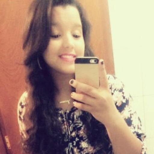 Sou fofa, Sou meiga, Odeio frescurinhas e minha cor preferida  é rosa. Prazer ;)3
http://t.co/YLwa7N9N0J