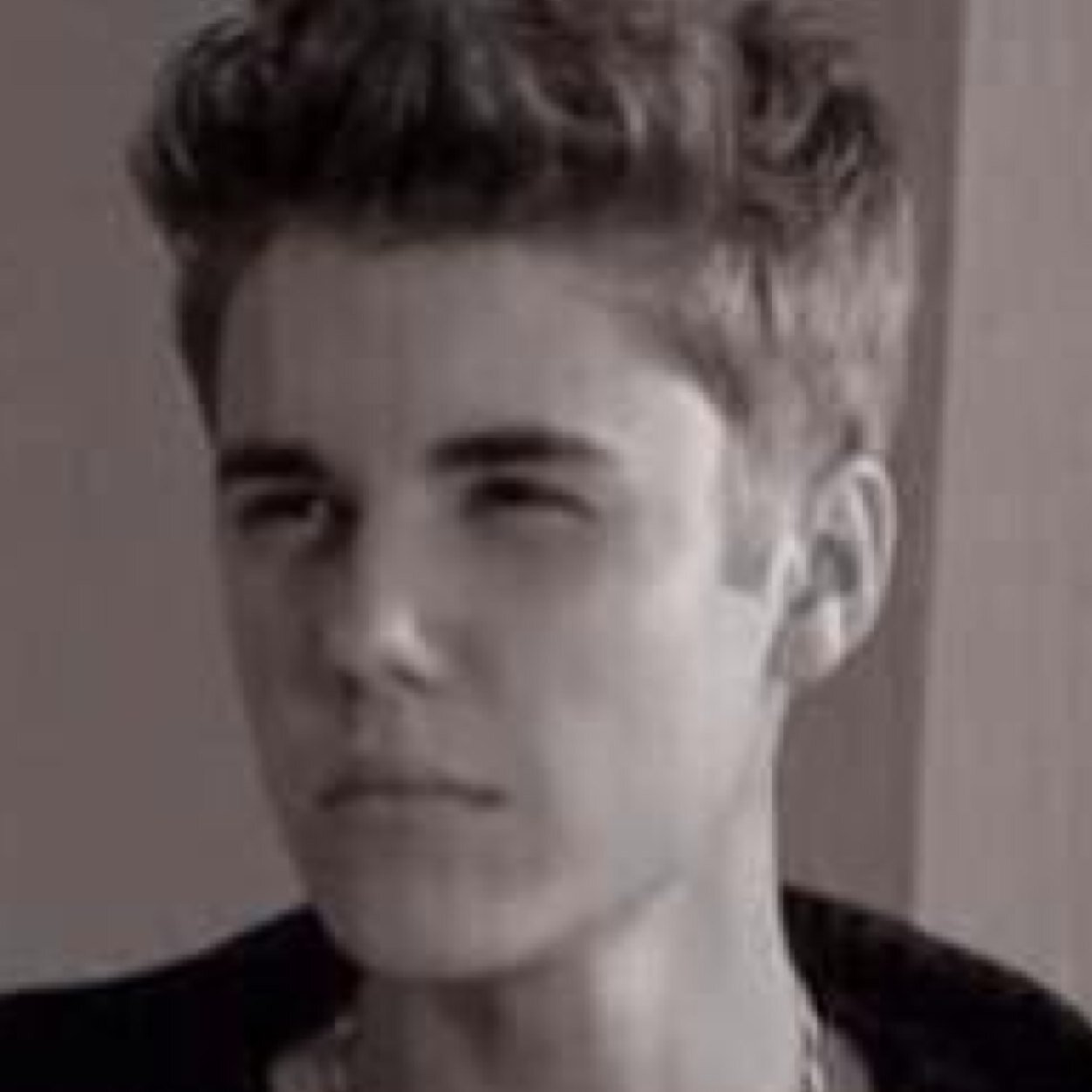 NAO ME SIGA acabei de dar um follow gratis, pode seguir por aqui? @justindpalvin @little_palvin obrigada