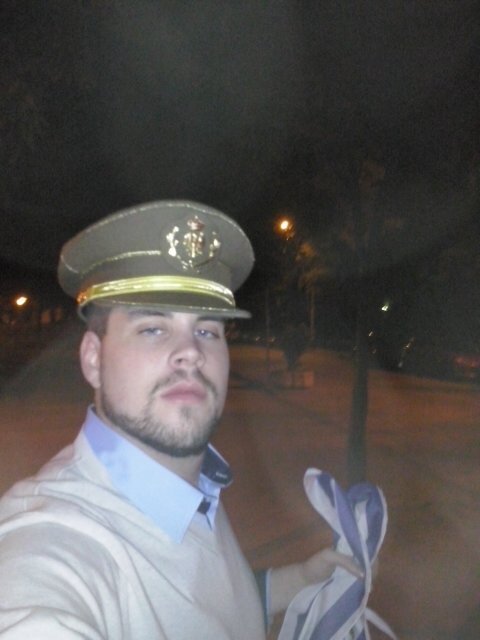 ...EL CIELO TIENE QUE EXISTIR Y YO SUELO IMAGINARLO, SI TUVIERA QUE ALCANZARLO QUIERO VEROS CELEBRARLO...