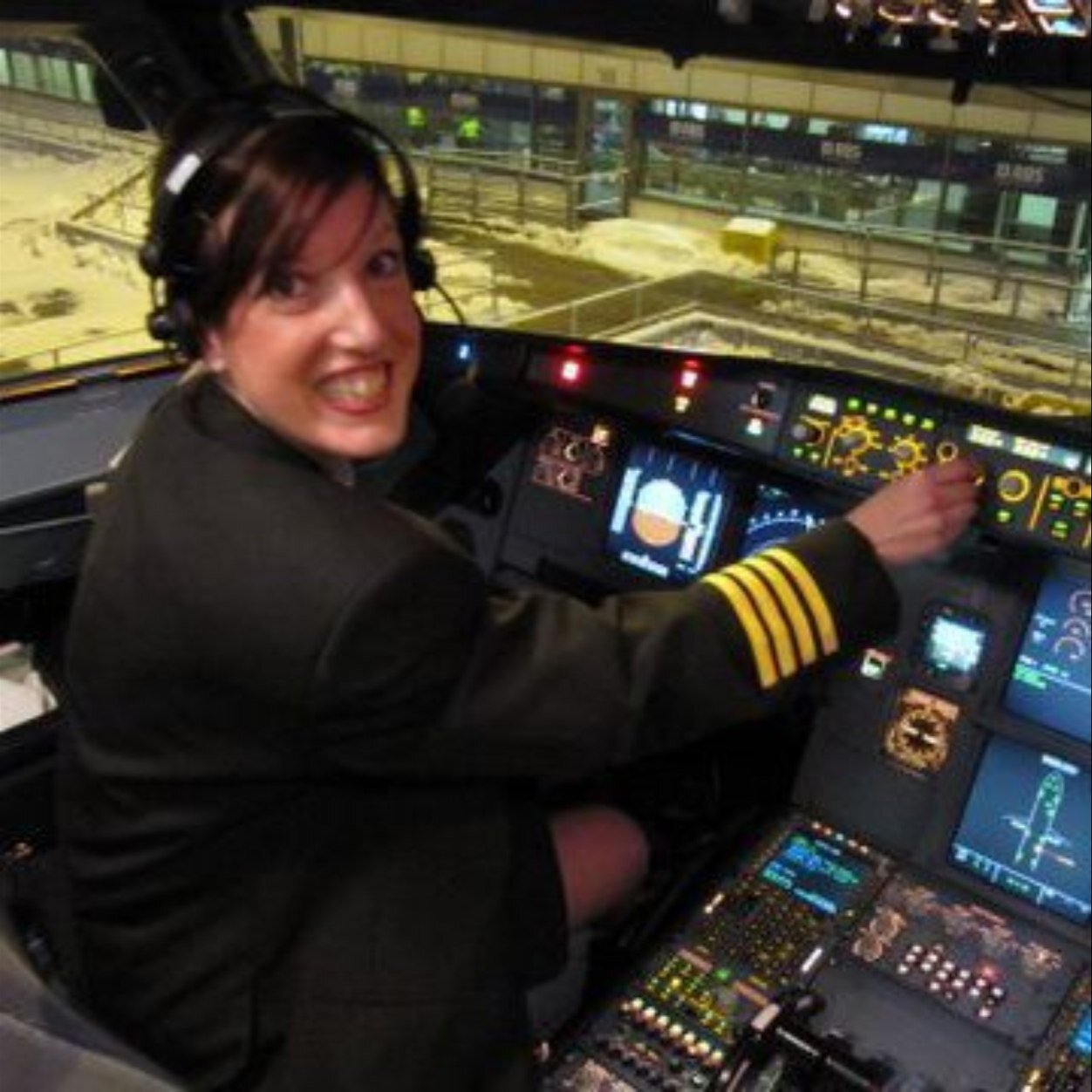 Flight Attendant
Lorry Driver
Qualified Nouveau Lash Artist