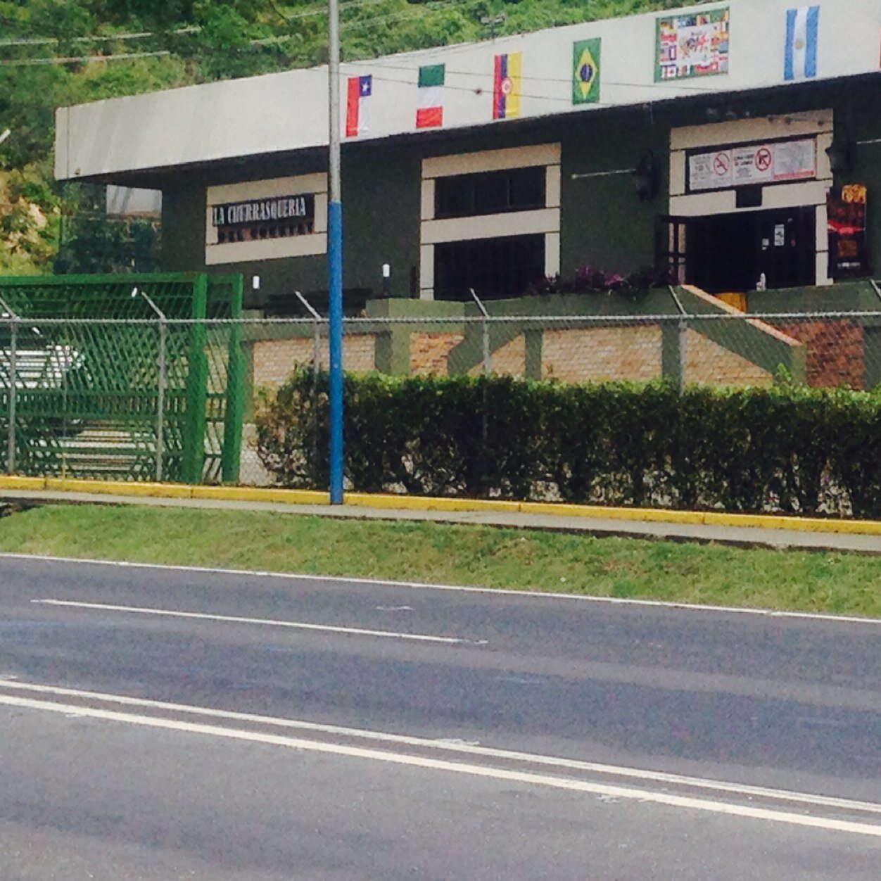 Primero dios y mi Familia ,Comerciante y amante de mi bella Venezuela .trabajo y mas trabajo