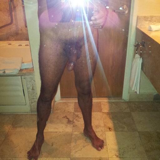 Complejo ser bisex...bien en casa, pero los machitos son adicción; un amante inter sería súper...besos atascados...faje y sex oral ...darnos duro contra el muro