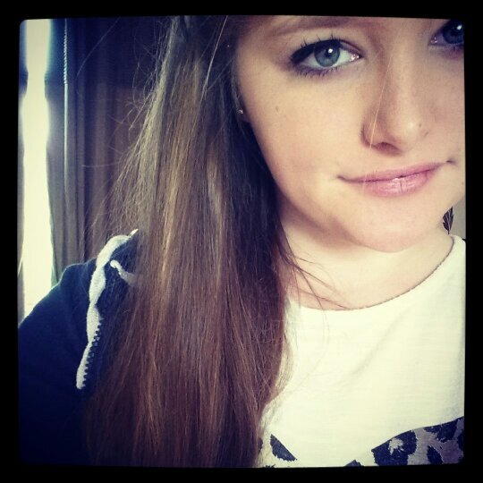 ChloeMcDonald13's profile picture. 16,i follow back:)waitress at the Bay Tree Snapchat: chloelornaa