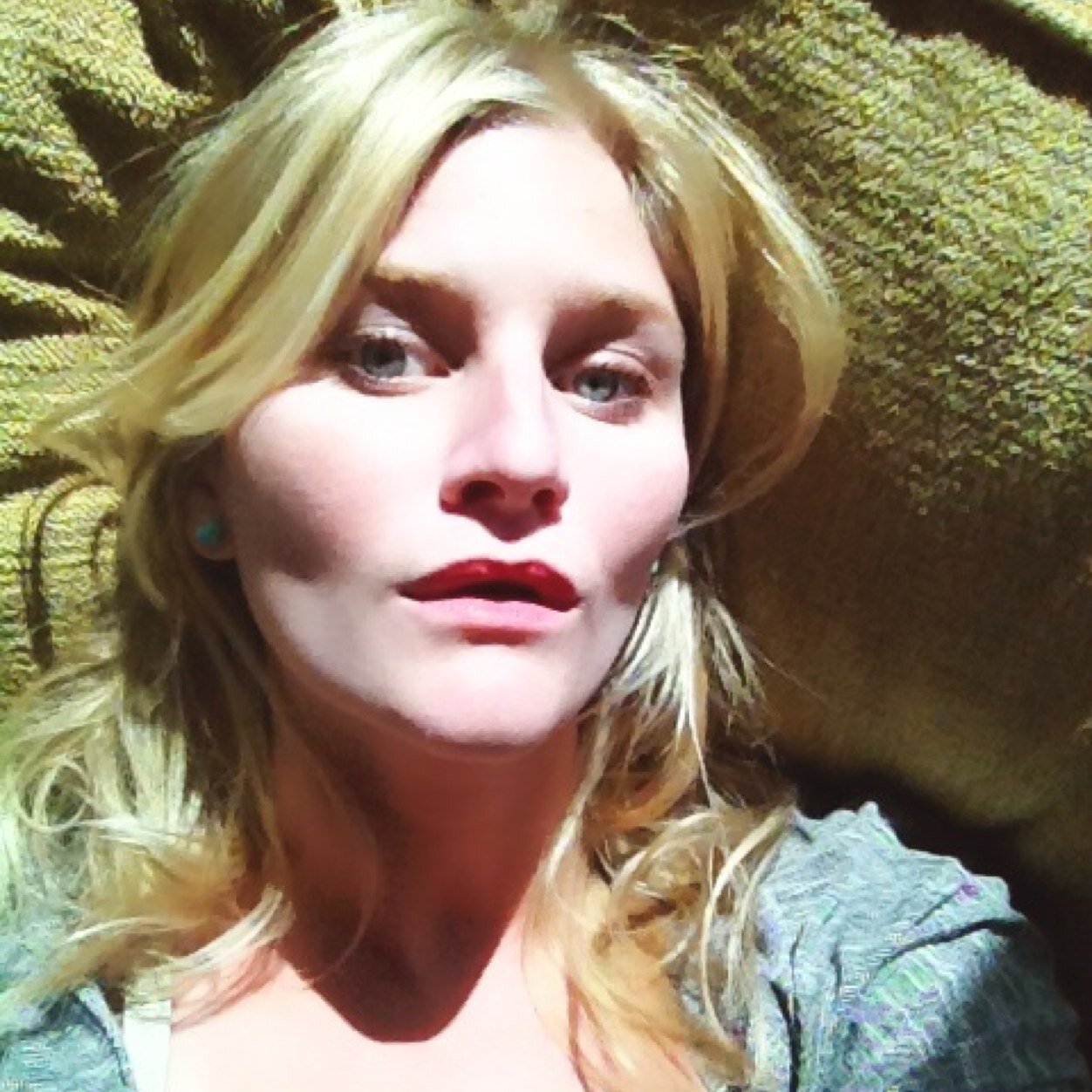 i love acting, cats, laughing, and cheese.