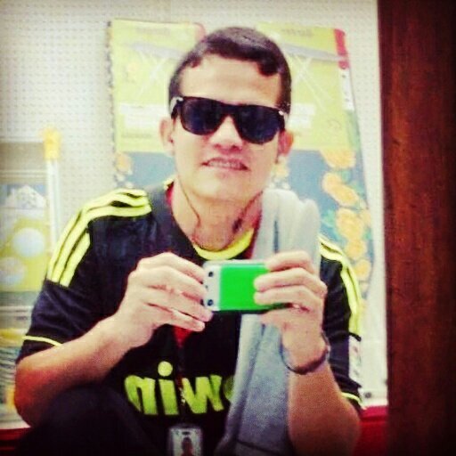 #youonlyliveonce#gofuckingnuts vocalista,rocker,musico,y melomano por naturaleza...vocal de la banda LOS ULTIMOS
 BAND
