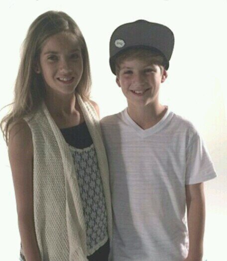I'm Kate! I can: swim, play tennis, and play the piano. I have an older sister and brother. So I have only: Twitter, Instagram, Kik. Follow my sister: @acad81