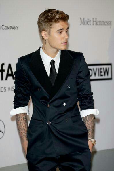 'm belieber and i love justin is everything to me their music fills me with joy and I do not care what they say about the