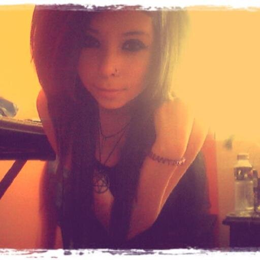 paulacorrea141's profile picture. ~lo que mas duele es que la única persona que puede hacerte sentir mejor es la que te esta causando dolor~