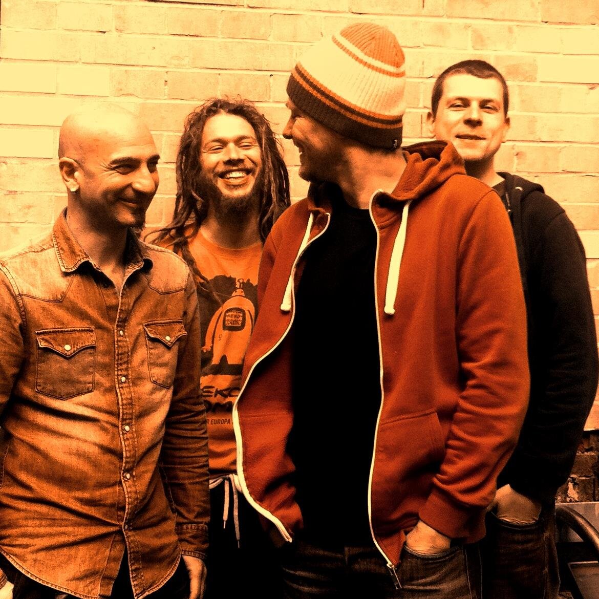 Germany meets Argentina - Novochild, chosen best newcomer Berlin & best new alternative-band Germany. (booking: info@novochild.com)