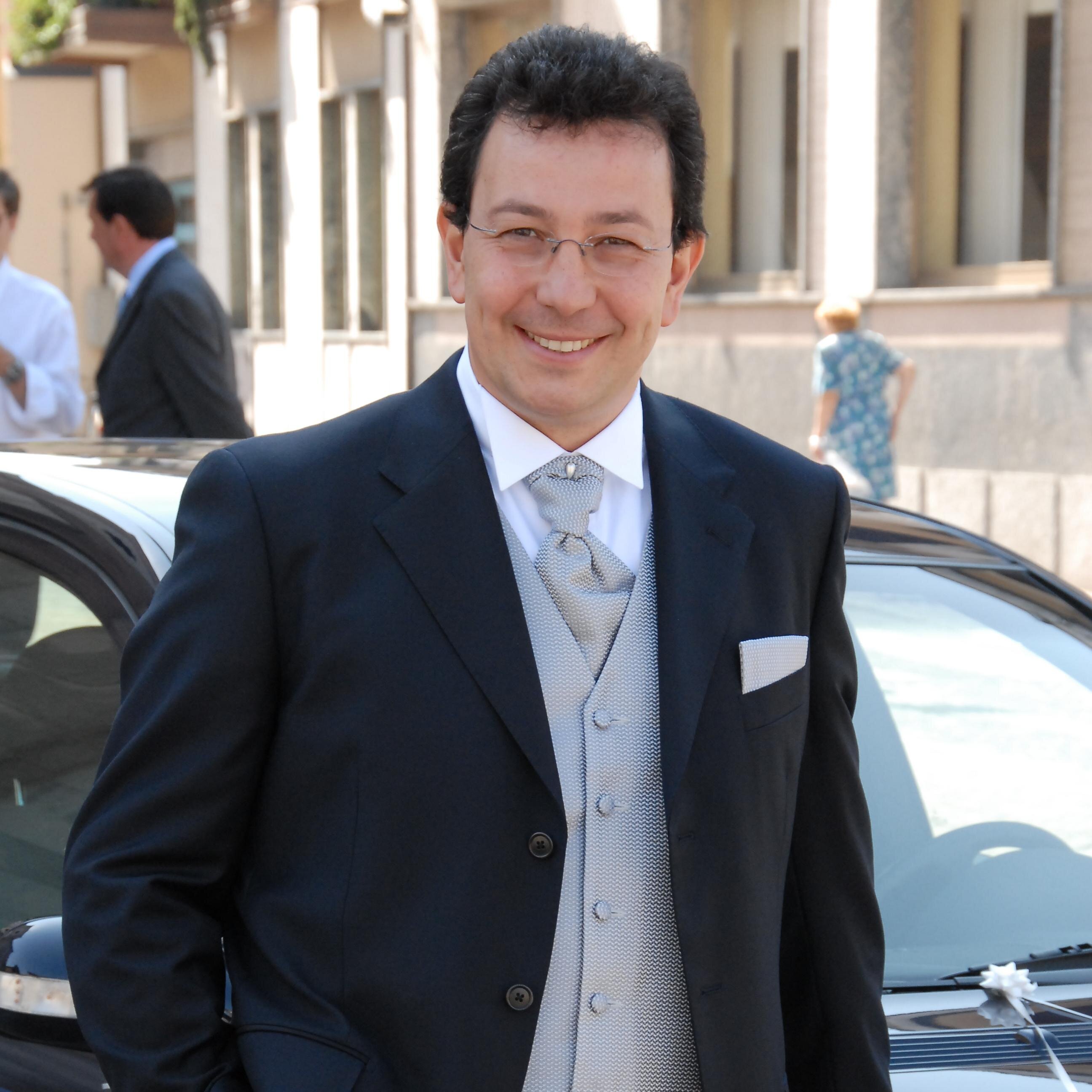 Laureato in Scienze dell'informazione e Padre Felice