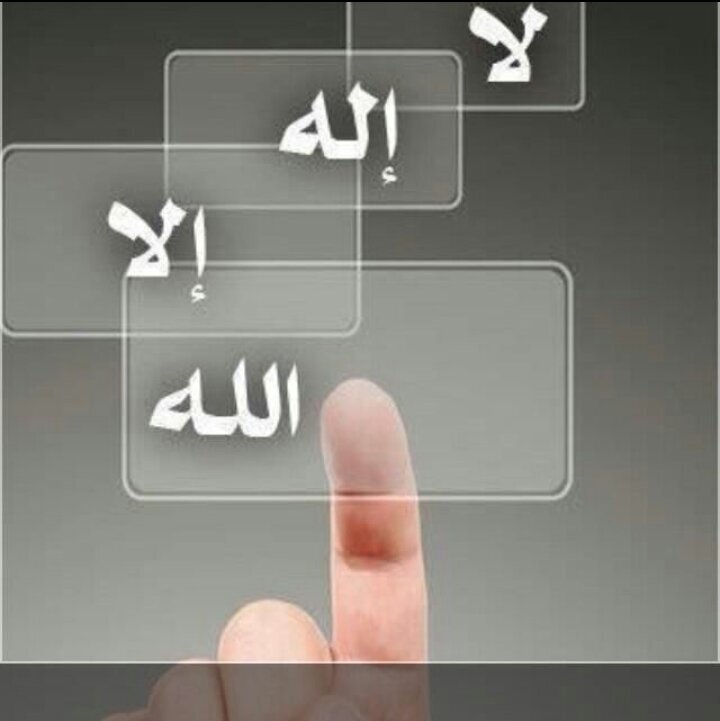 ‏اذا طـعـنـك شـخـص بـخـنـاجـر لـسـانـه

فـلا تـطـعـنـه بـنـفـس الـخـنـجـر مــا دام بــإمــكــانــك

قــتــلــه بــسـيــف ابـتــسـامـتــك 