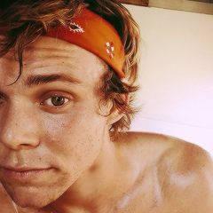 LEIAAUSTRALIA's profile picture. NOVA FIC MORES LEIAM APROVEITEM