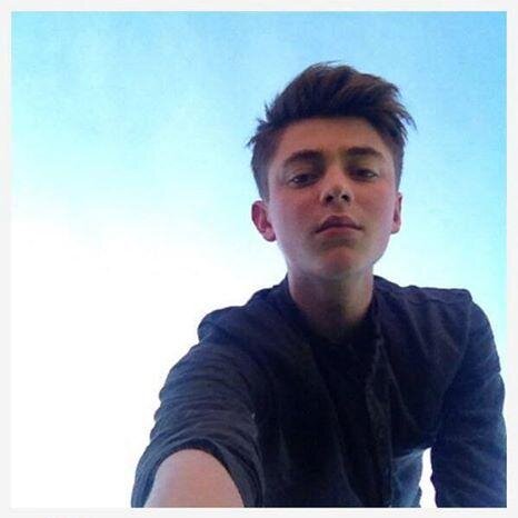 no need to follow this account follow @Runnin2TheLight please thank you so much