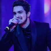 -...O meu amor não envelhece,você não sai da minha mente...-  @Luansantana   Dona; @Karina_Campi ; Since: 06.03.12