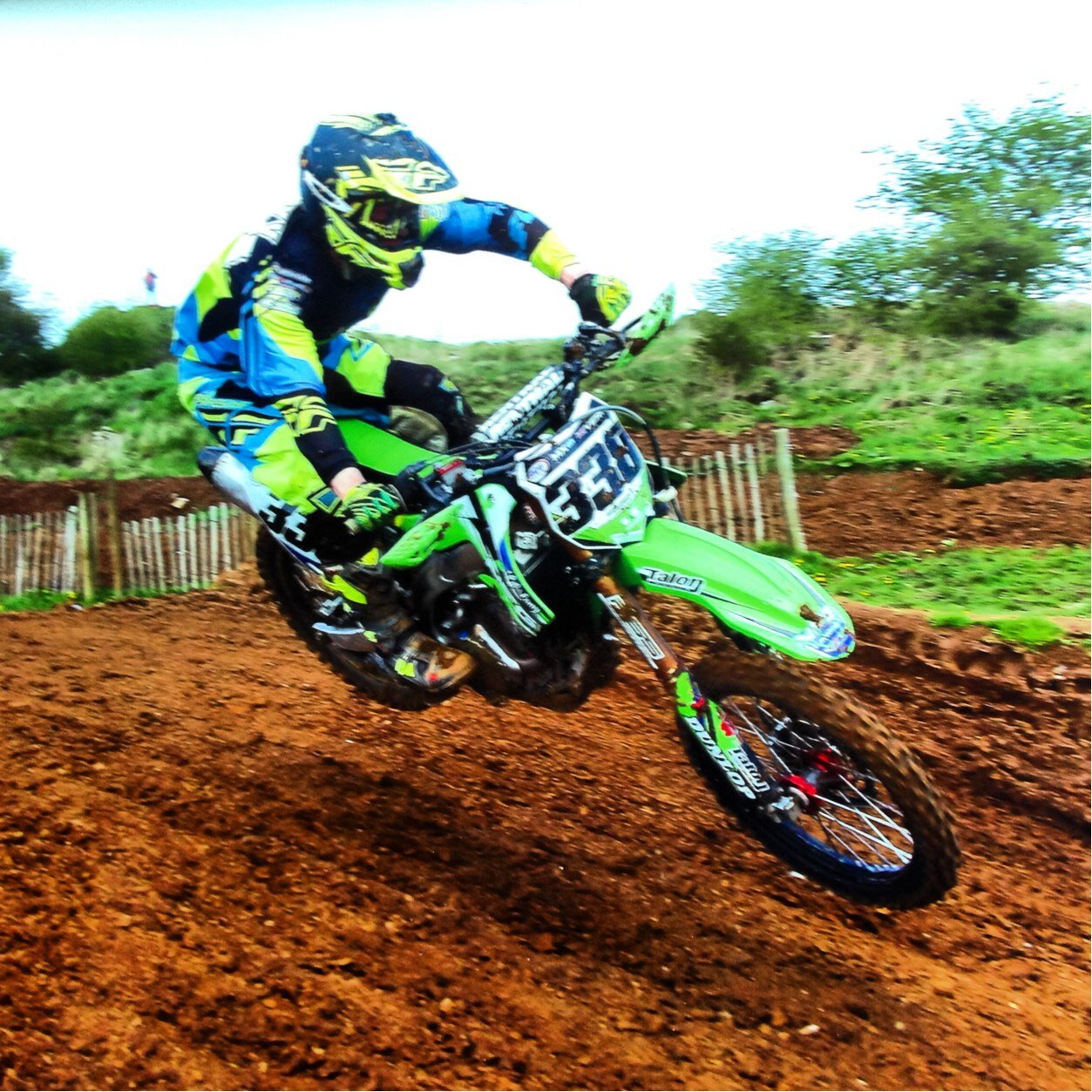 Factoryvern's profile picture. ✊