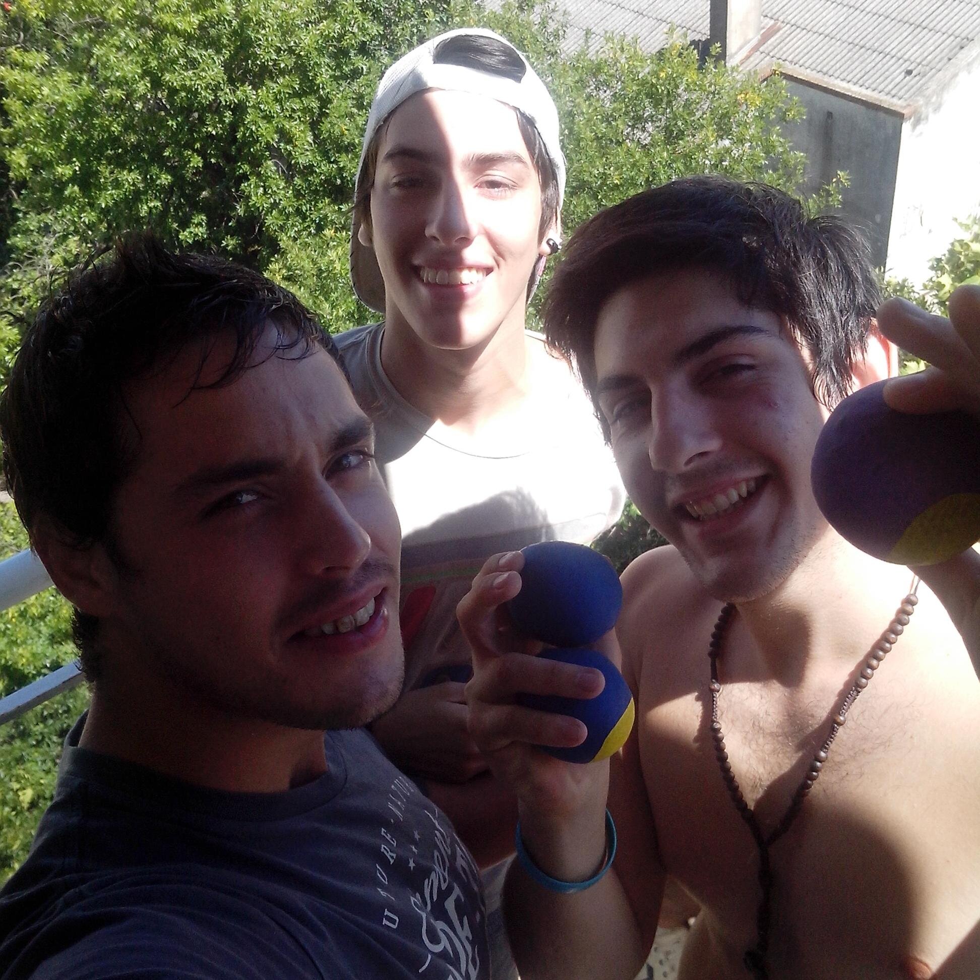 Rap/Rock  Estudiante, exdeportista.