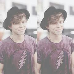free follow from @mukecliffords follow her :-) xxx