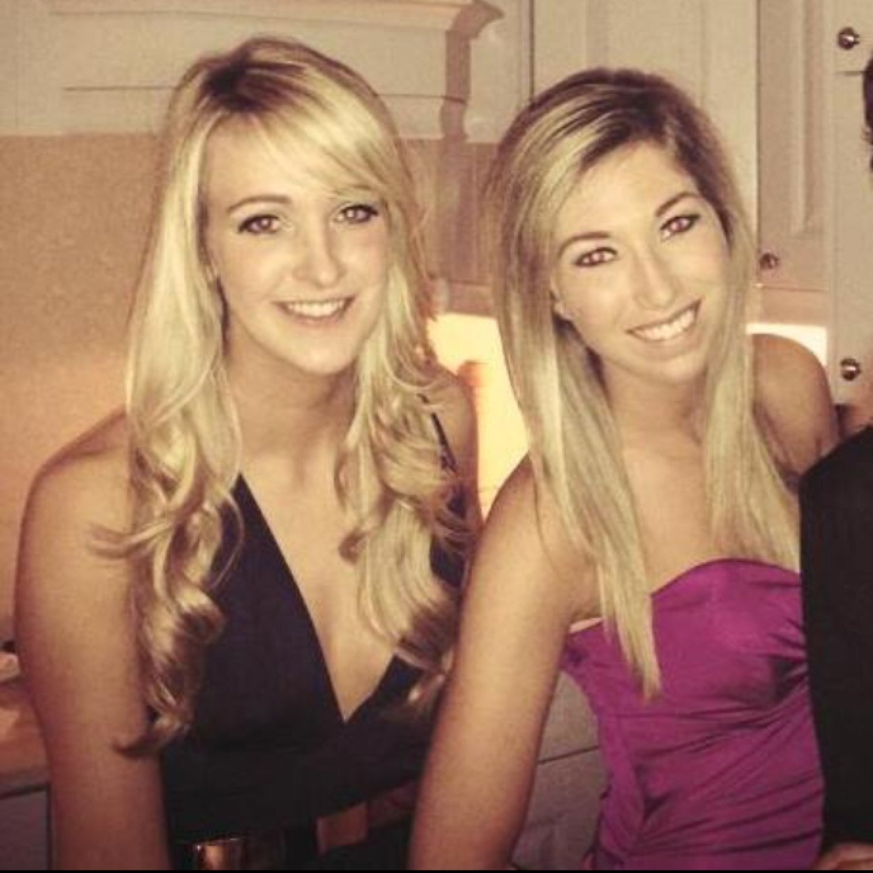 AmyHarrington92's profile picture. I like to bake cakes. Check out my fb http://t.co/MP7NXsHpPW