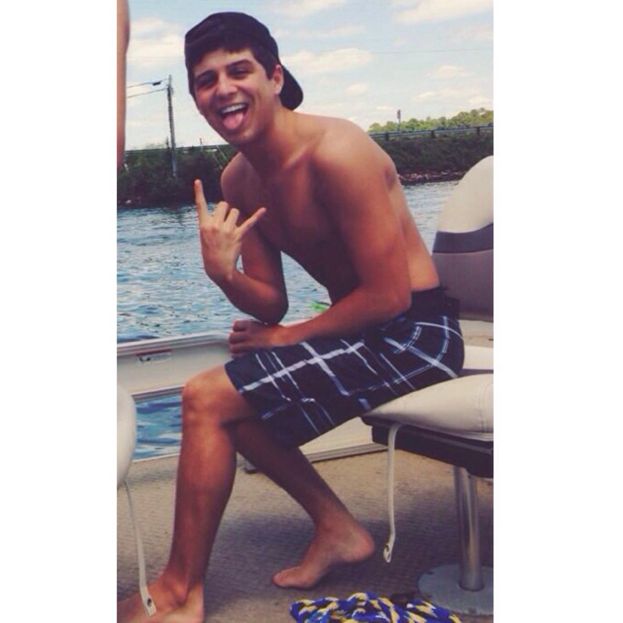 moonlightyler's profile picture. hi tyler