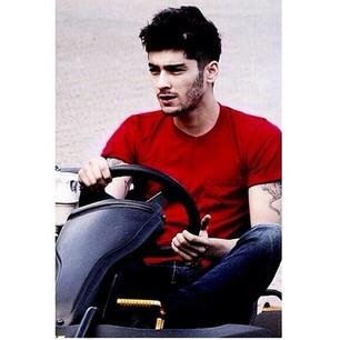 Hey Beautiful! free follow from @ZarrysUnion so go and follow her and help her reach her goal. don't follow this acc
