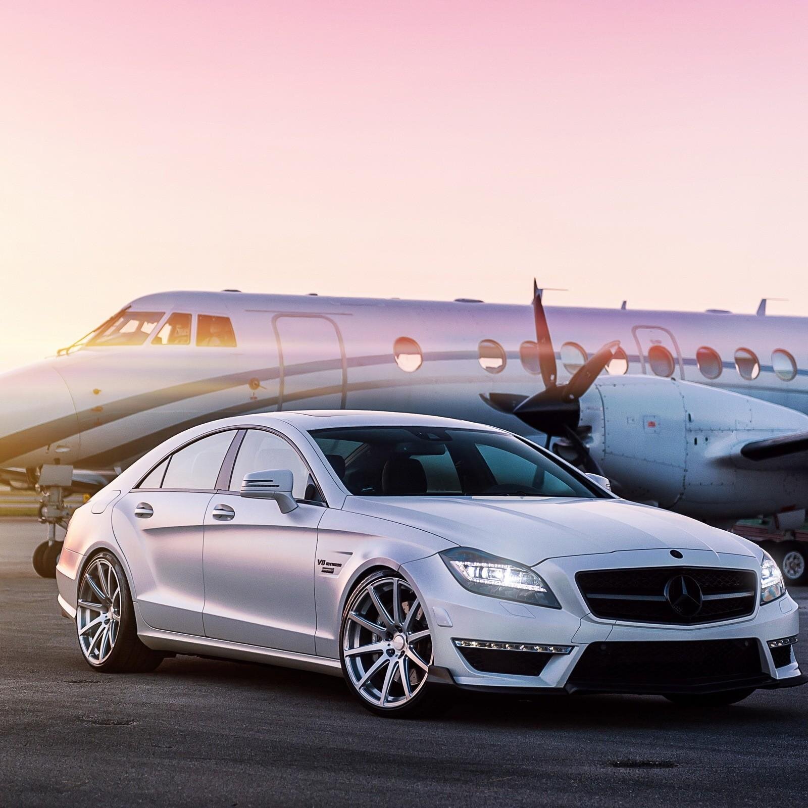 All things Billionaires from cars,homes, boats etc!
