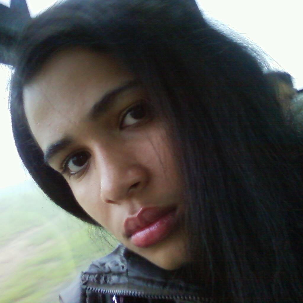 Eu que sou mulher tenho meus pés no chão, não pise nas nuvens e seja humilde pra apertar minha mão!!